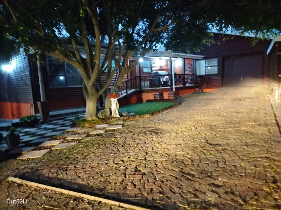 3 Bedroom Property for Sale in Fraaiuitsig Western Cape